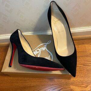 ♥️Christian Louboutin 🖤Elegant Black Suede(100MM)Signature Red Bottoms♥️